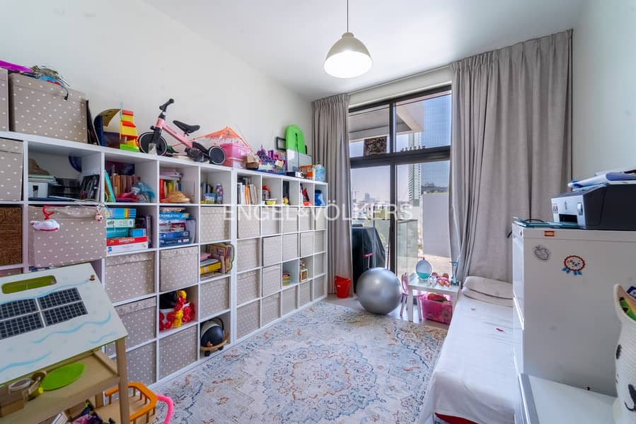 Vacant on Transfer | Rare Unit | Spacious - Image 8