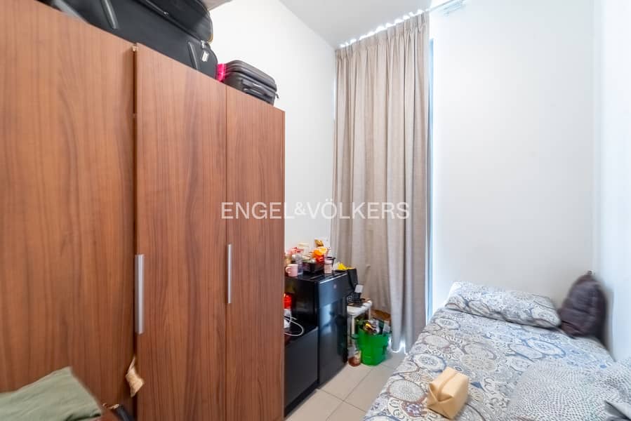 Vacant on Transfer | Rare Unit | Spacious - Image 9