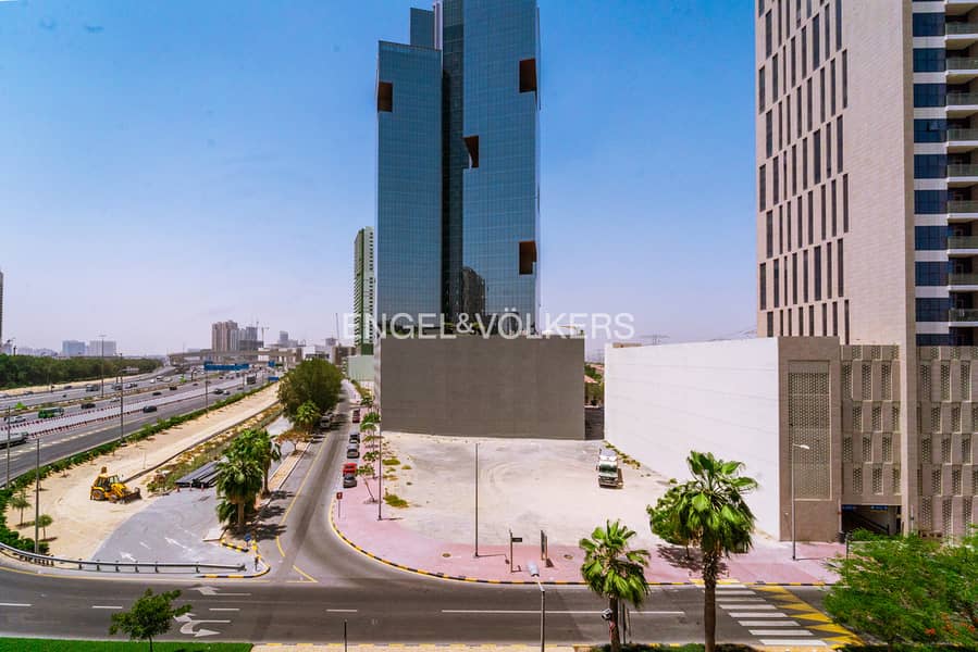 Vacant on Transfer | Rare Unit | Spacious - Image 17