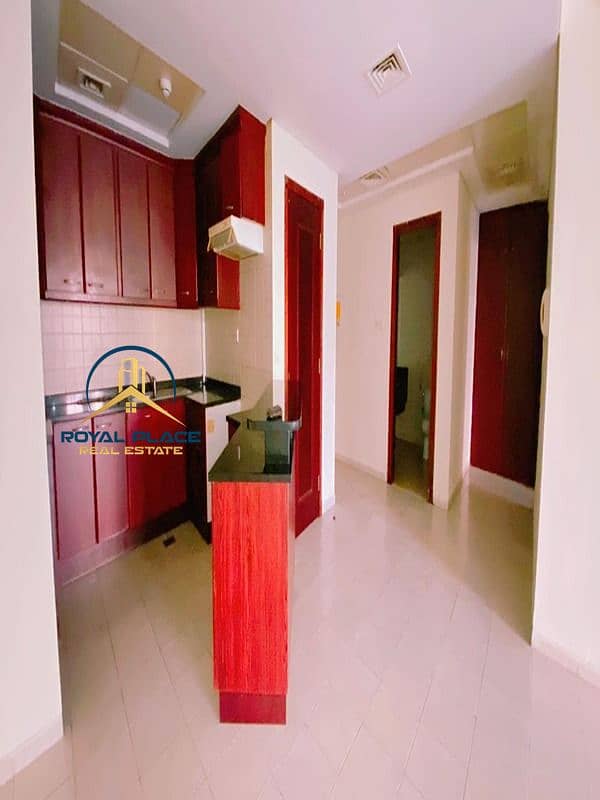 CLOSE TO METRO | SPACIOUS VIEW | Vacant Unit - Image 8