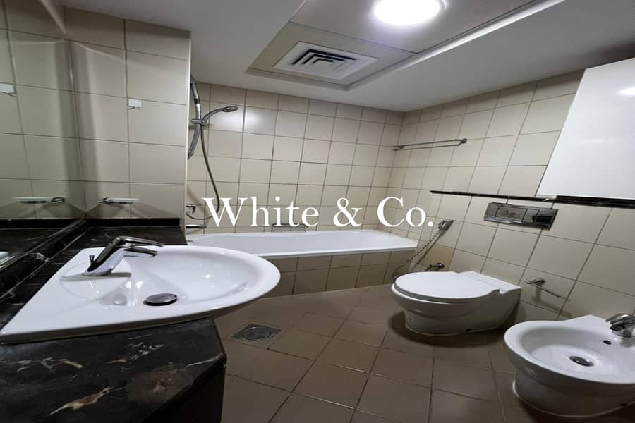 Vacant and Ready | Lake View | Spacious - Image 8