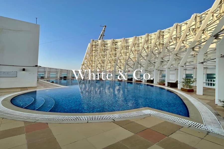 Vacant and Ready | Lake View | Spacious - Image 9