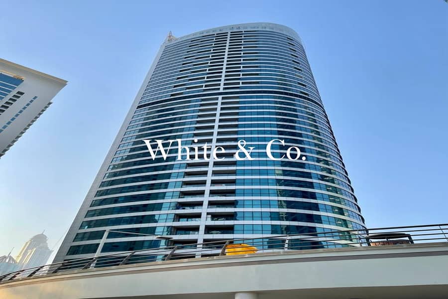 Vacant and Ready | Lake View | Spacious - Image 11