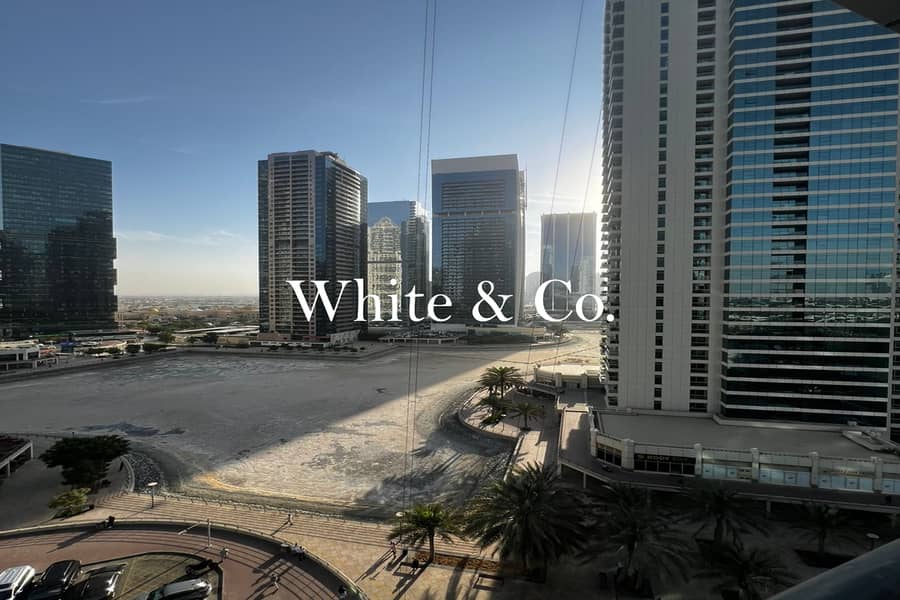 Vacant and Ready | Lake View | Spacious - Image 12