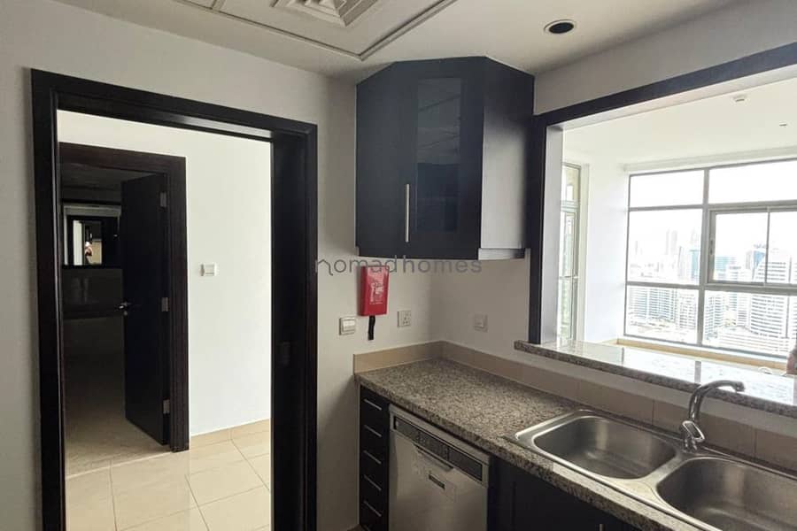 EXCLUSIVE | LAKE VIEWS | VACANT | CHILLER FREE