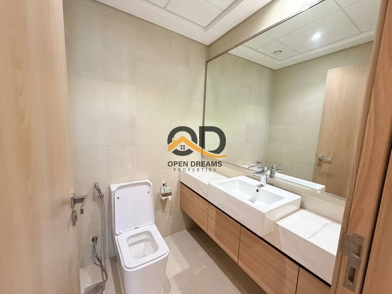 Fully Furnished 1 BHK I Free Chiller I Ready to Move