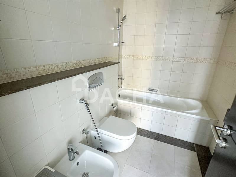 Vacant | Full Marina View | High Floor - Image 10