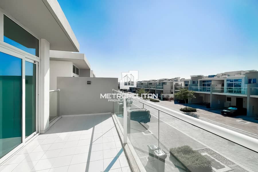 RRM | Unfurnished | Open Kitchen | Mint Condition