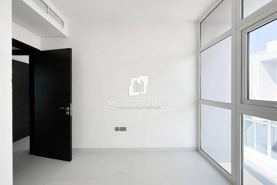 RRM | Unfurnished | Open Kitchen | Mint Condition - Image 9
