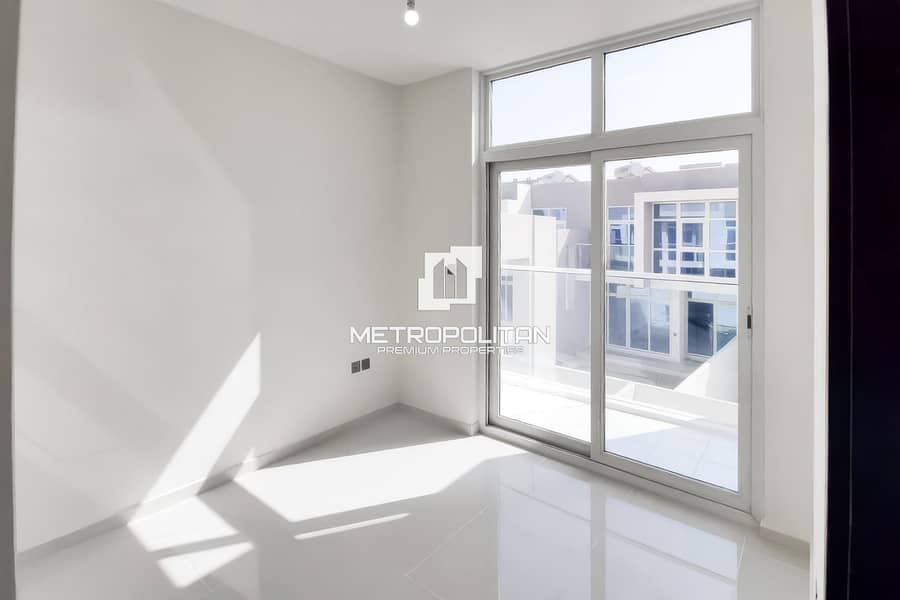 RRM | Unfurnished | Open Kitchen | Mint Condition - Image 10