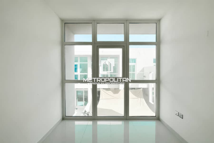 RRM | Unfurnished | Open Kitchen | Mint Condition - Image 11