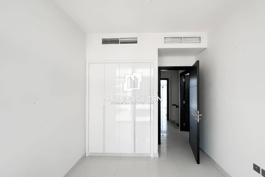 RRM | Unfurnished | Open Kitchen | Mint Condition - Image 13