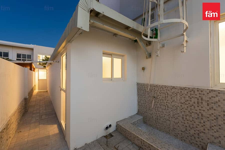 Huge Plot | Prime Location L 6 Bed+ Driver + Maid