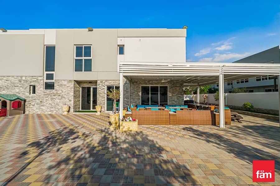 Huge Plot | Prime Location L 6 Bed+ Driver + Maid