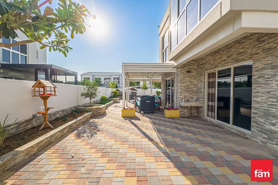 Huge Plot | Prime Location L 6 Bed+ Driver + Maid