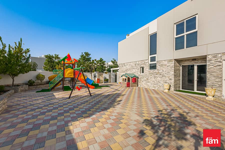 Huge Plot | Prime Location L 6 Bed+ Driver + Maid - Image 8