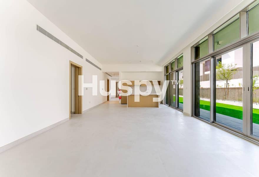 Large Layout | Extra Parking | Single Row