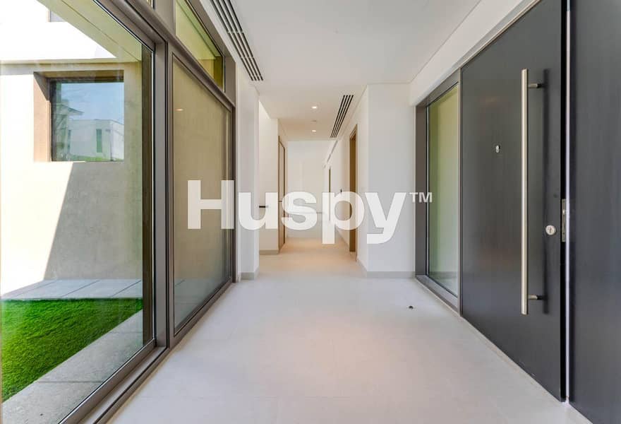 Large Layout | Extra Parking | Single Row