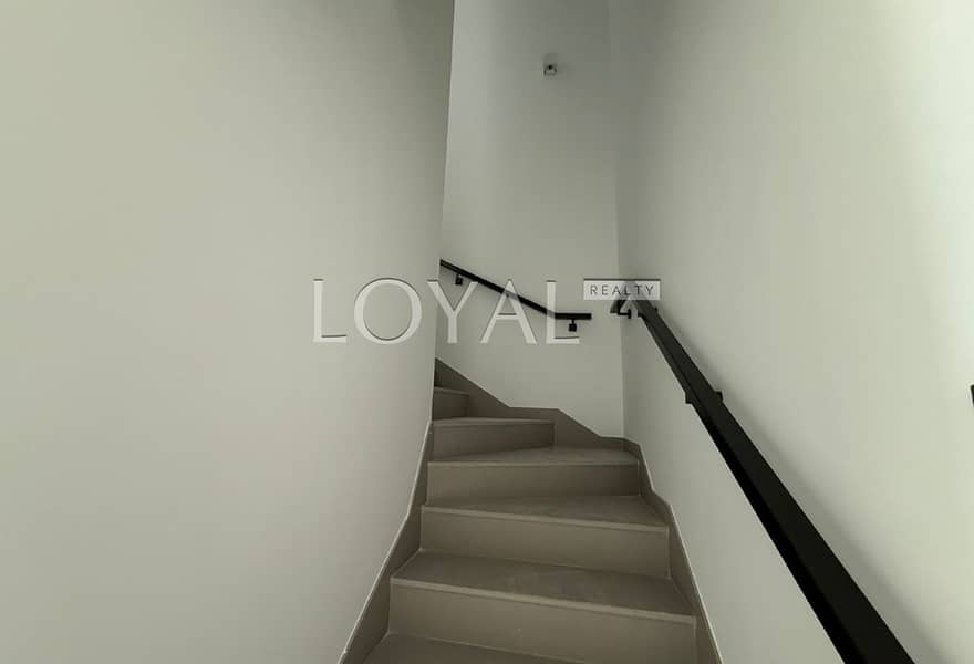 Best Price | Well Maintained | Landscaped - Image 8