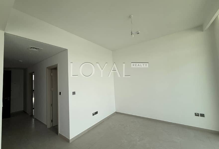 Best Price | Well Maintained | Landscaped - Image 9