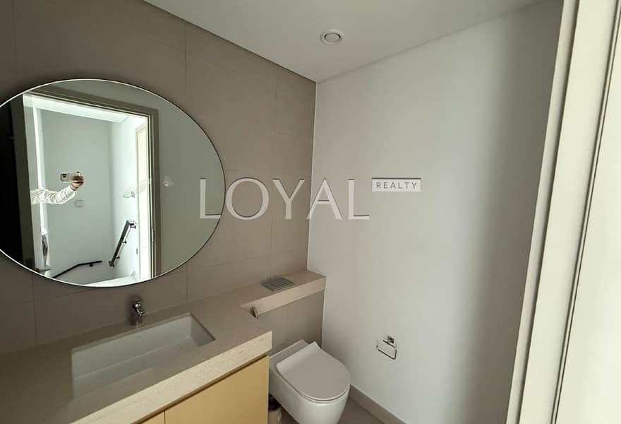 Best Price | Well Maintained | Landscaped - Image 11