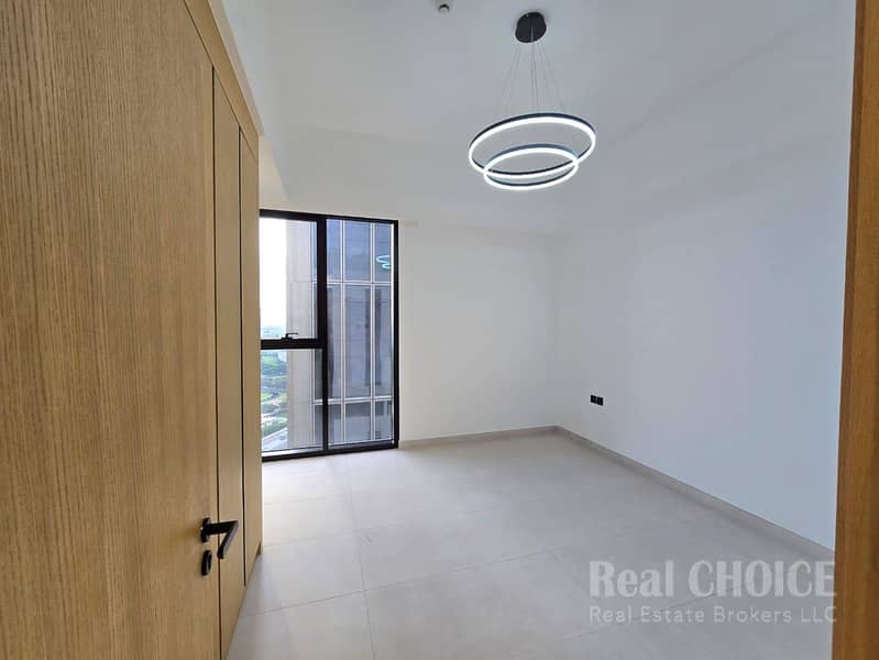 Skyline Living | Spacious 3BR | Prime Business Bay