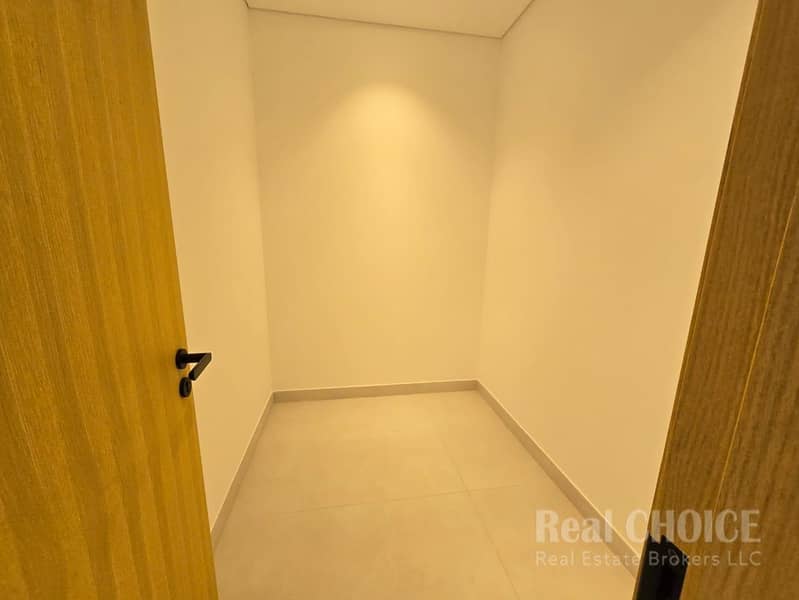 Skyline Living | Spacious 3BR | Prime Business Bay - Image 9