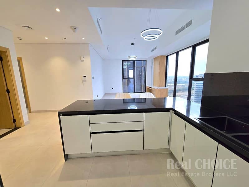 Skyline Living | Spacious 3BR | Prime Business Bay - Image 11