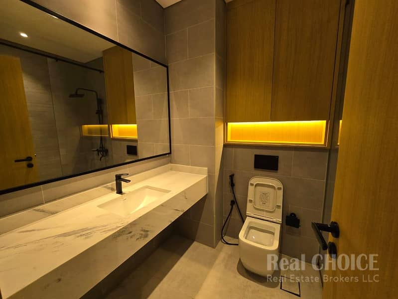 Skyline Living | Spacious 3BR | Prime Business Bay - Image 15