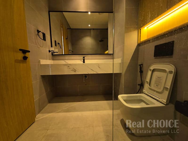 Skyline Living | Spacious 3BR | Prime Business Bay - Image 17