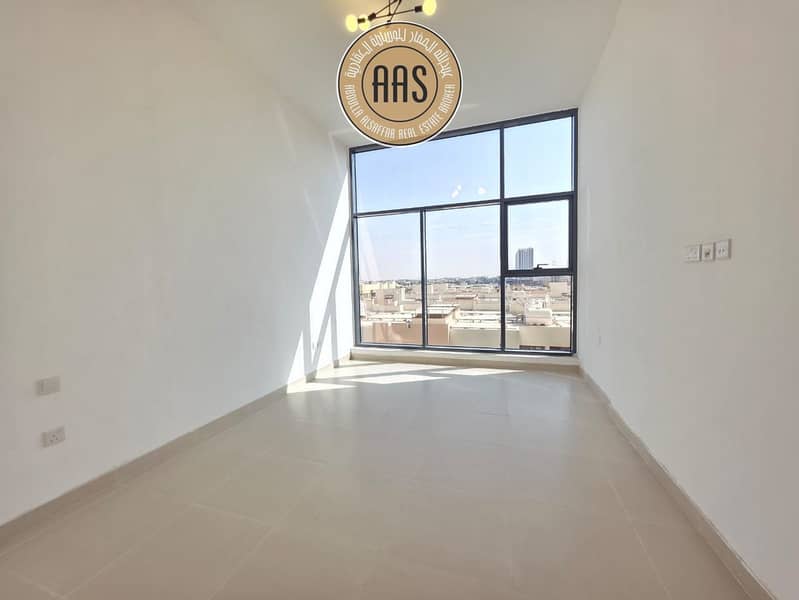 A grand and luxury apartment 1 minute away from metro station: