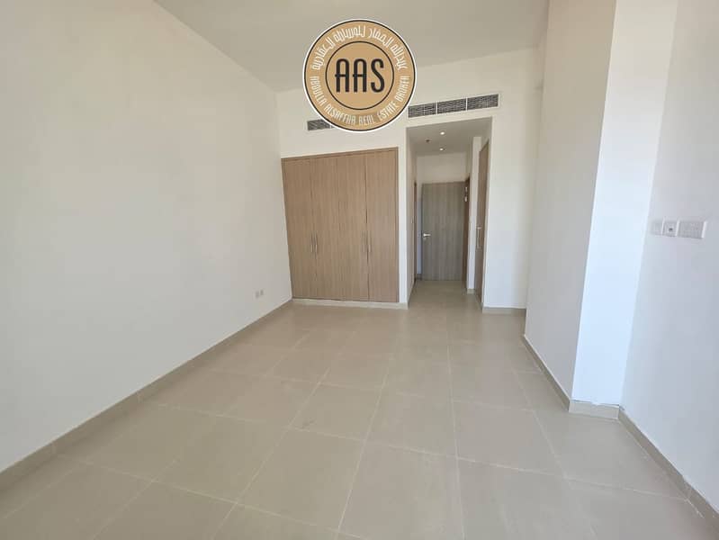 A grand and luxury apartment 1 minute away from metro station: