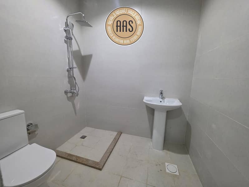 A grand and luxury apartment 1 minute away from metro station: