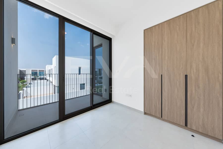 Single Row | Park View | Ready to Move - Image 10