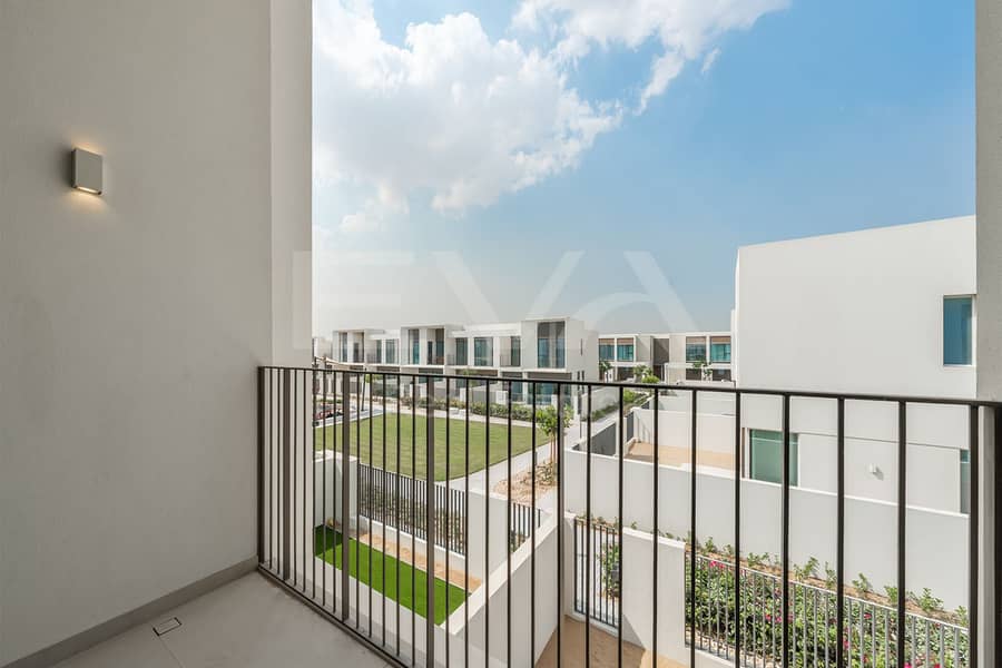 Single Row | Park View | Ready to Move - Image 17