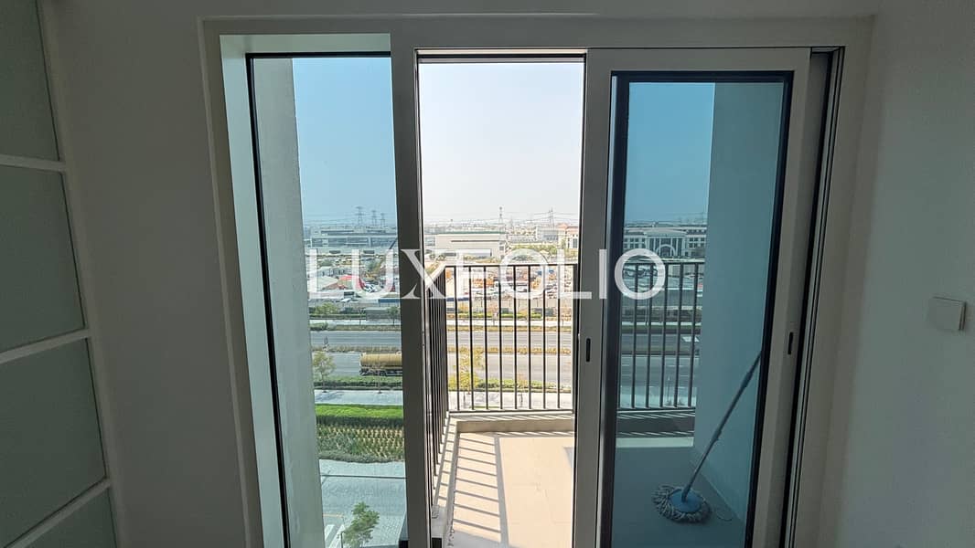 Modern | High Floor | Natural Lighting - Image 10