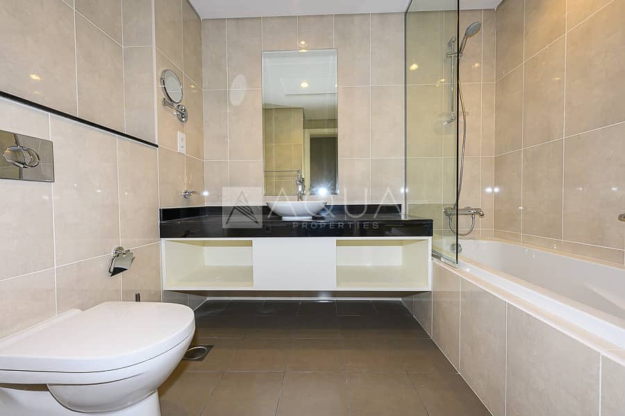 Vacant | Full lake and Golf View - Image 10