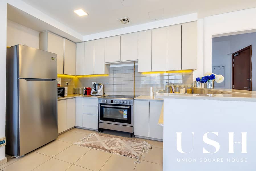 4 BR| SINGLE ROW| ON POOL AND PARK|WELL MAINTAINED