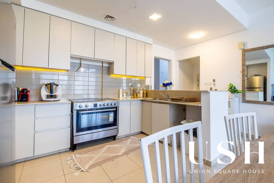 4 BR| SINGLE ROW| ON POOL AND PARK|WELL MAINTAINED