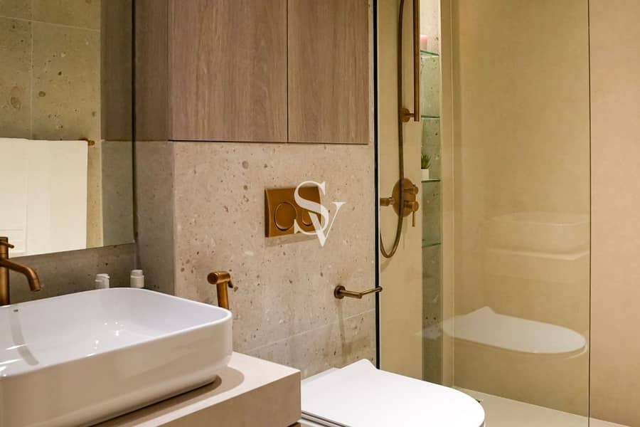 GENUINIE RESALE | CORNER UNIT | FITTED KITCHEN - Image 8