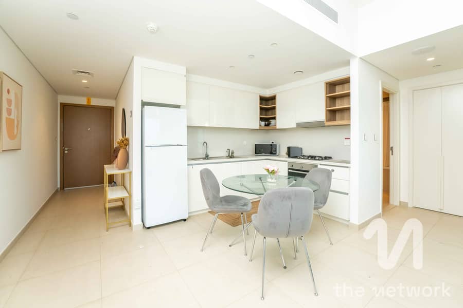 Fully Furnished | Prime Location | Skyline Views - Image 11