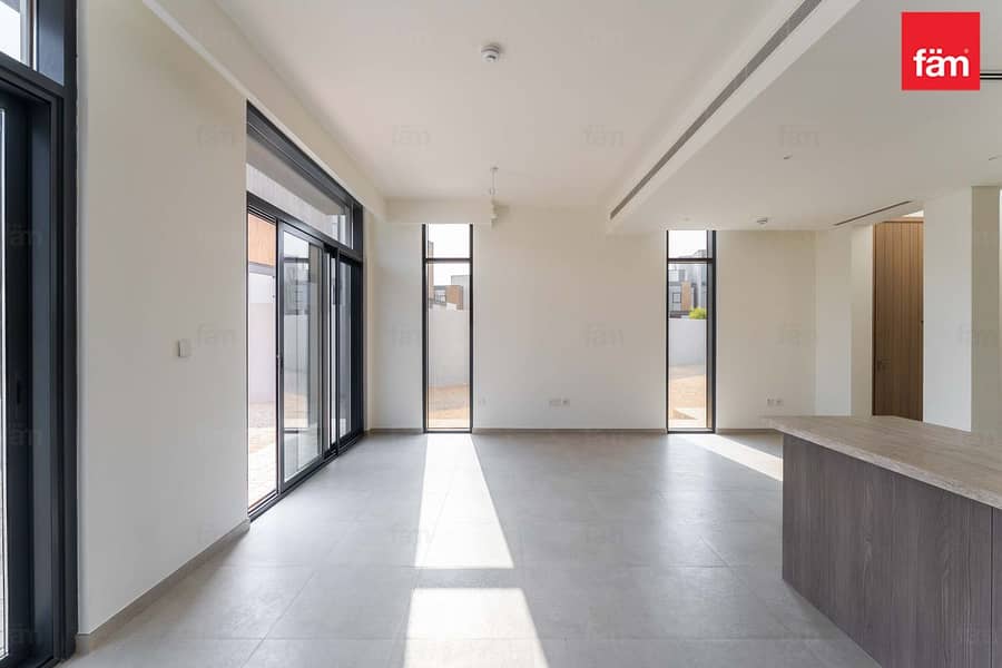 On Green Belt | G+2 | 4 Bedroom + Family Room - Image 7