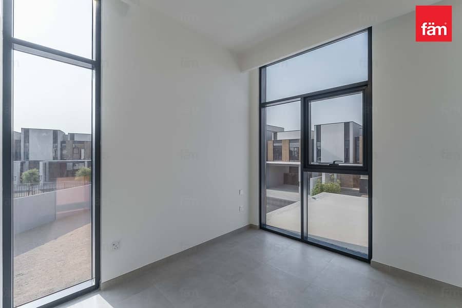 On Green Belt | G+2 | 4 Bedroom + Family Room - Image 9