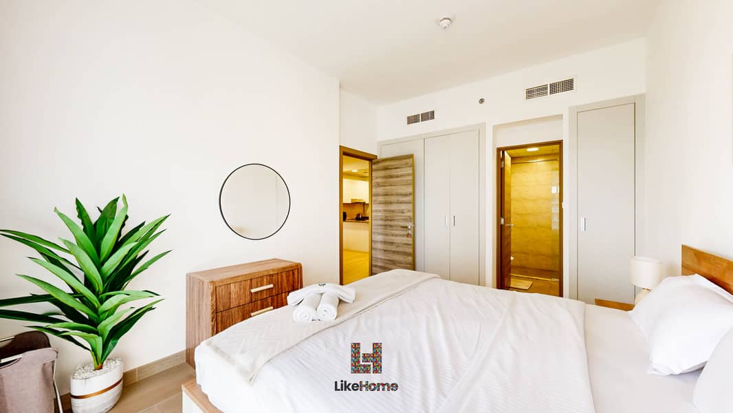 SPECIAL OFFER RATE – DECEMBER ONLY - Modern Designer 1-Bedroom Apartment | Steps from Circle Mall & Parks - Image 26