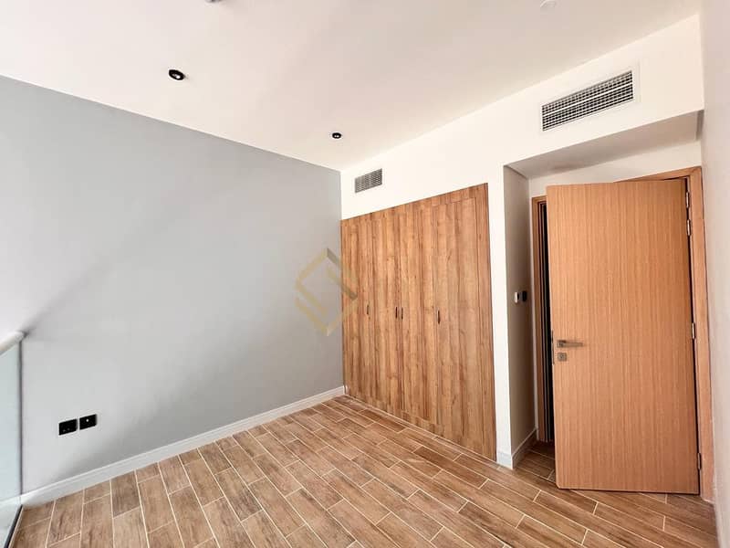 Corner Unit | Prime Location | Vacant next Month