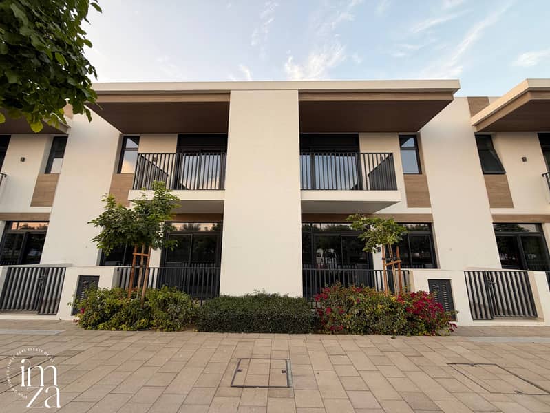 Exquisite 3BR Townhouse | Prime Middle Unit