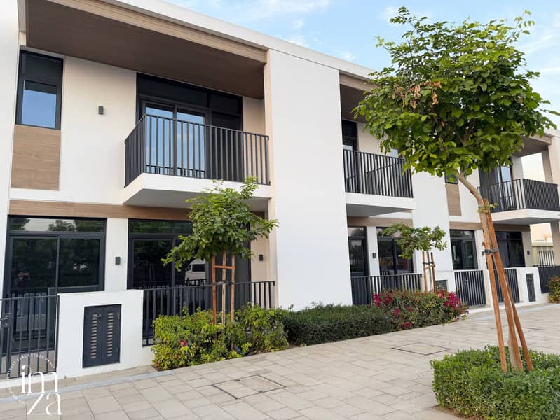 Exquisite 3BR Townhouse | Prime Middle Unit