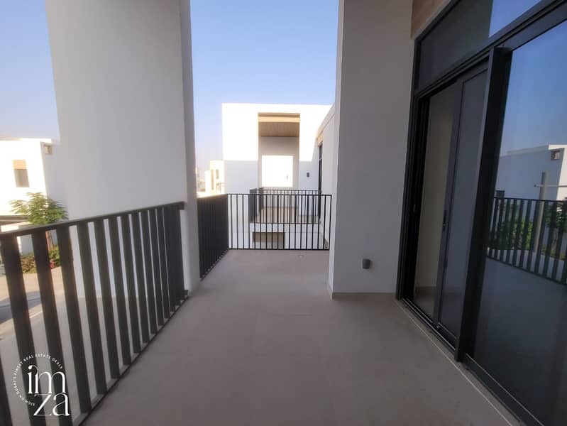 Exquisite 3BR Townhouse | Prime Middle Unit