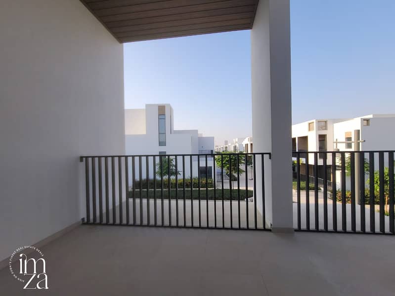 Exquisite 3BR Townhouse | Prime Middle Unit