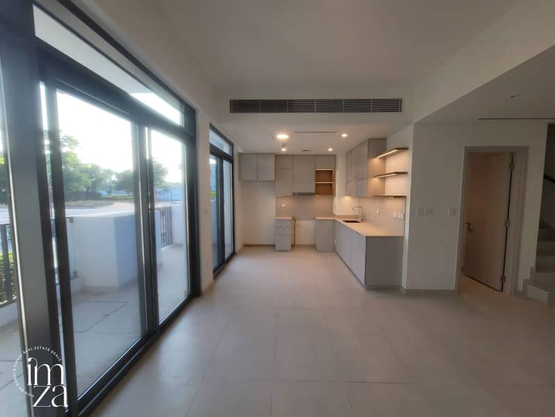 Exquisite 3BR Townhouse | Prime Middle Unit - Image 6